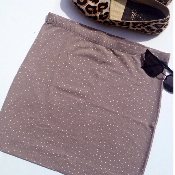 Basic H&M Grey Poka Dot Stretch Casual Mini Skirt - Picture 2 of 4